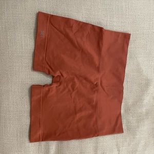 Set active workout shorts fame color runs small